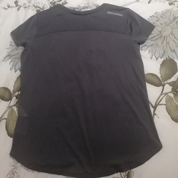 Under Armour ladies size L heat gear athletic shirt - Picture 5 of 6